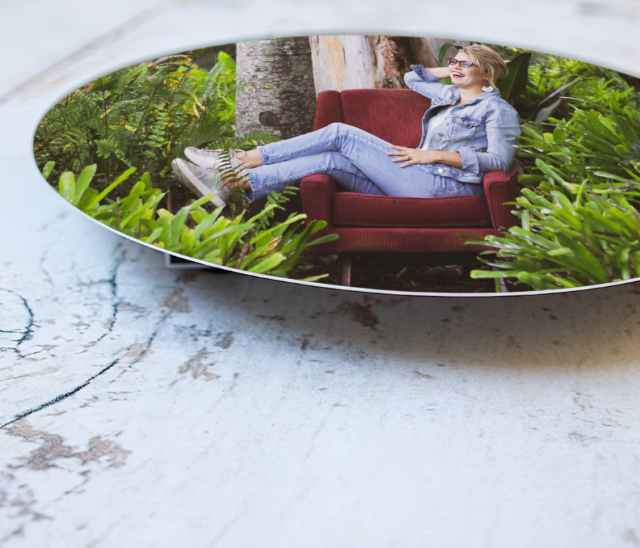 Side view of circle metal print
