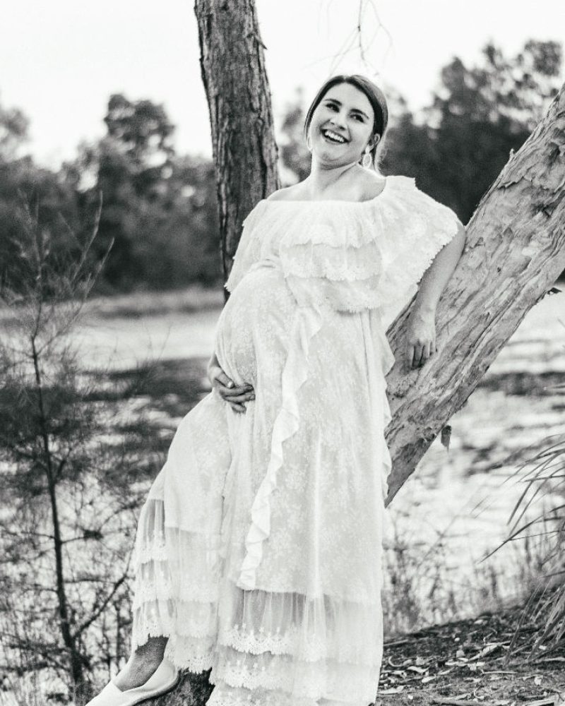 B&W_solo session_maternity_lake eden